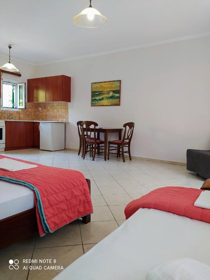 Aparthotel Oasis Exclusive Parga Esterno foto