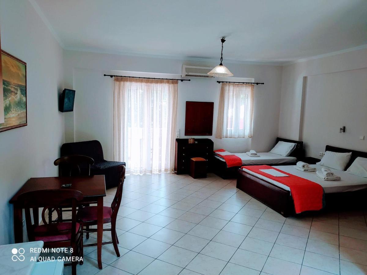 Aparthotel Oasis Exclusive Parga Esterno foto