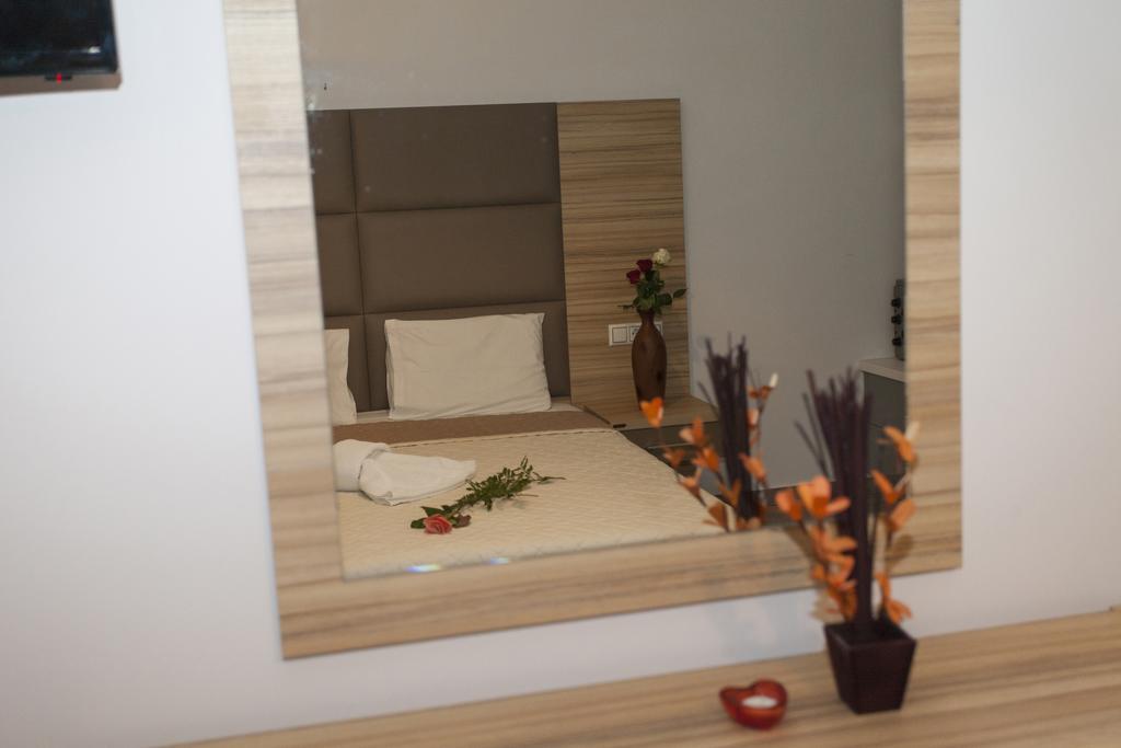 Aparthotel Oasis Exclusive Parga Esterno foto