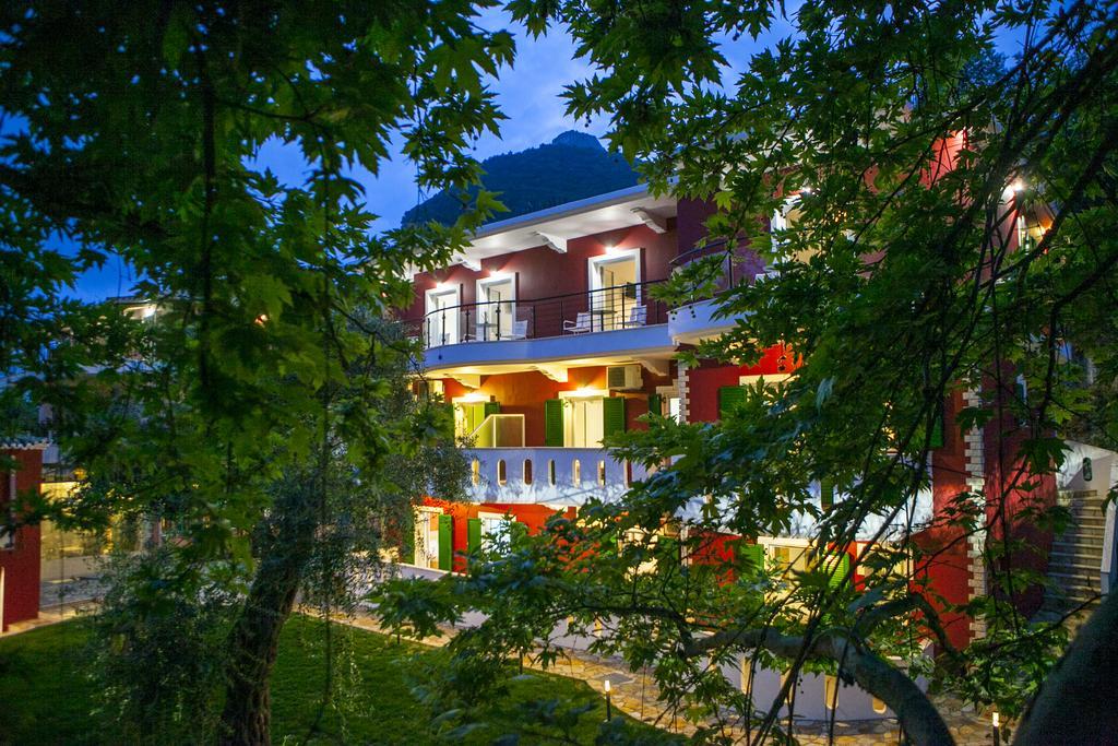 Aparthotel Oasis Exclusive Parga Esterno foto