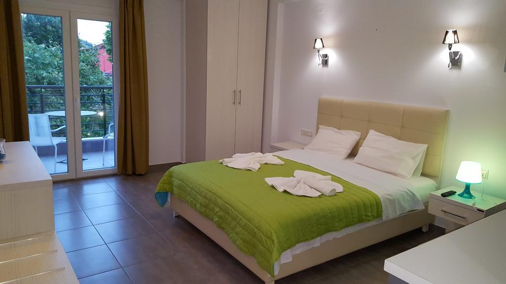 Aparthotel Oasis Exclusive Parga Esterno foto