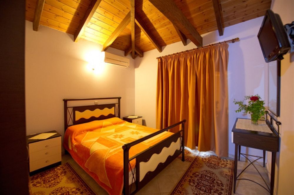 Aparthotel Oasis Exclusive Parga Esterno foto