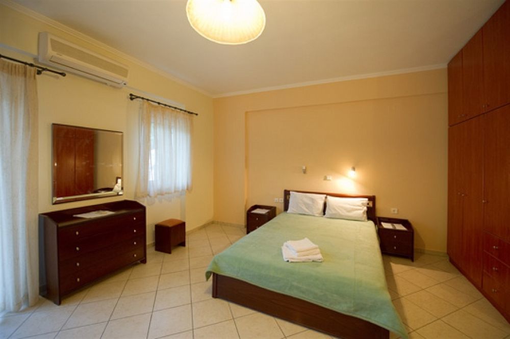 Aparthotel Oasis Exclusive Parga Esterno foto