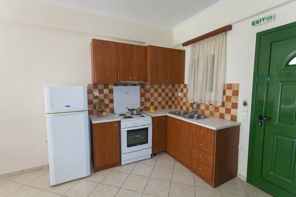 Aparthotel Oasis Exclusive Parga Esterno foto