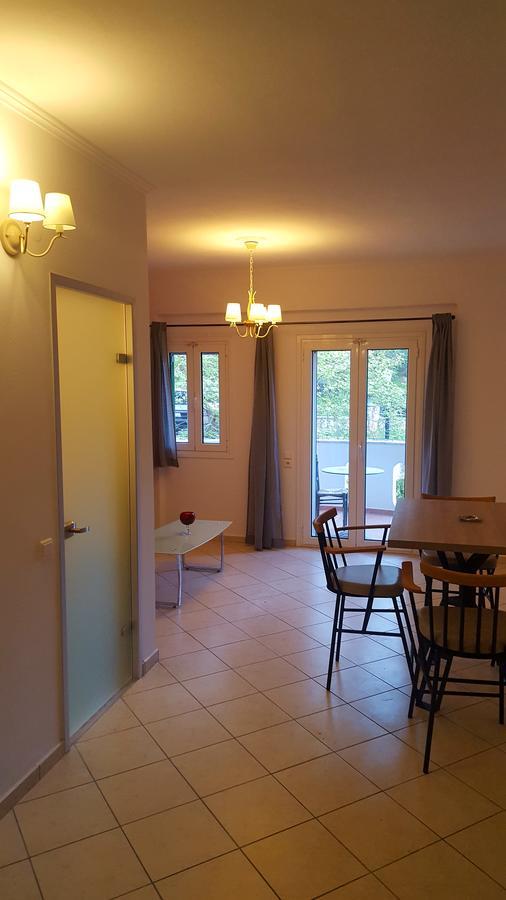 Aparthotel Oasis Exclusive Parga Esterno foto