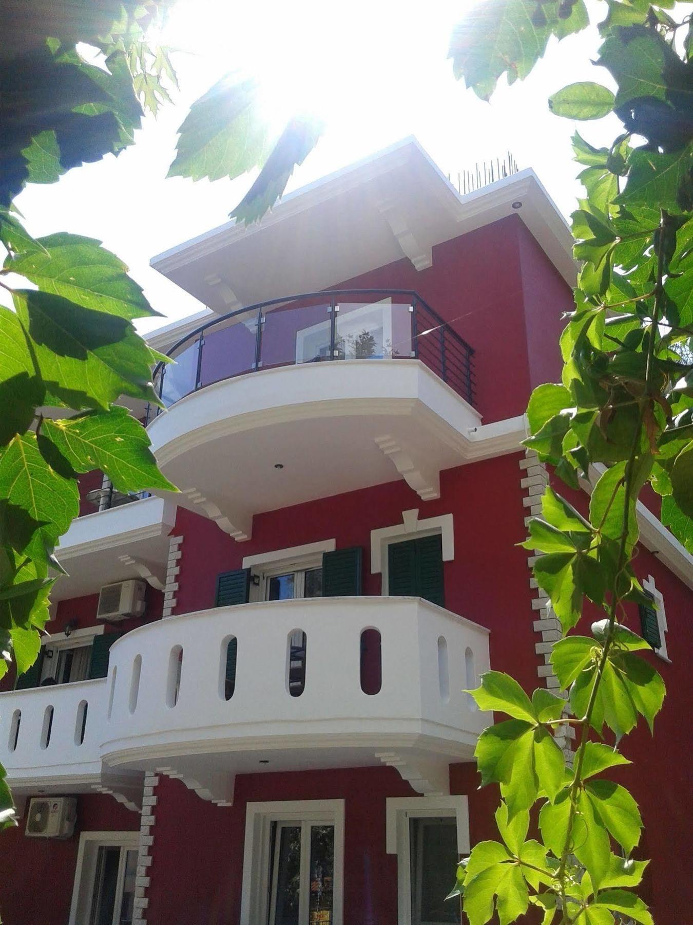 Aparthotel Oasis Exclusive Parga Esterno foto