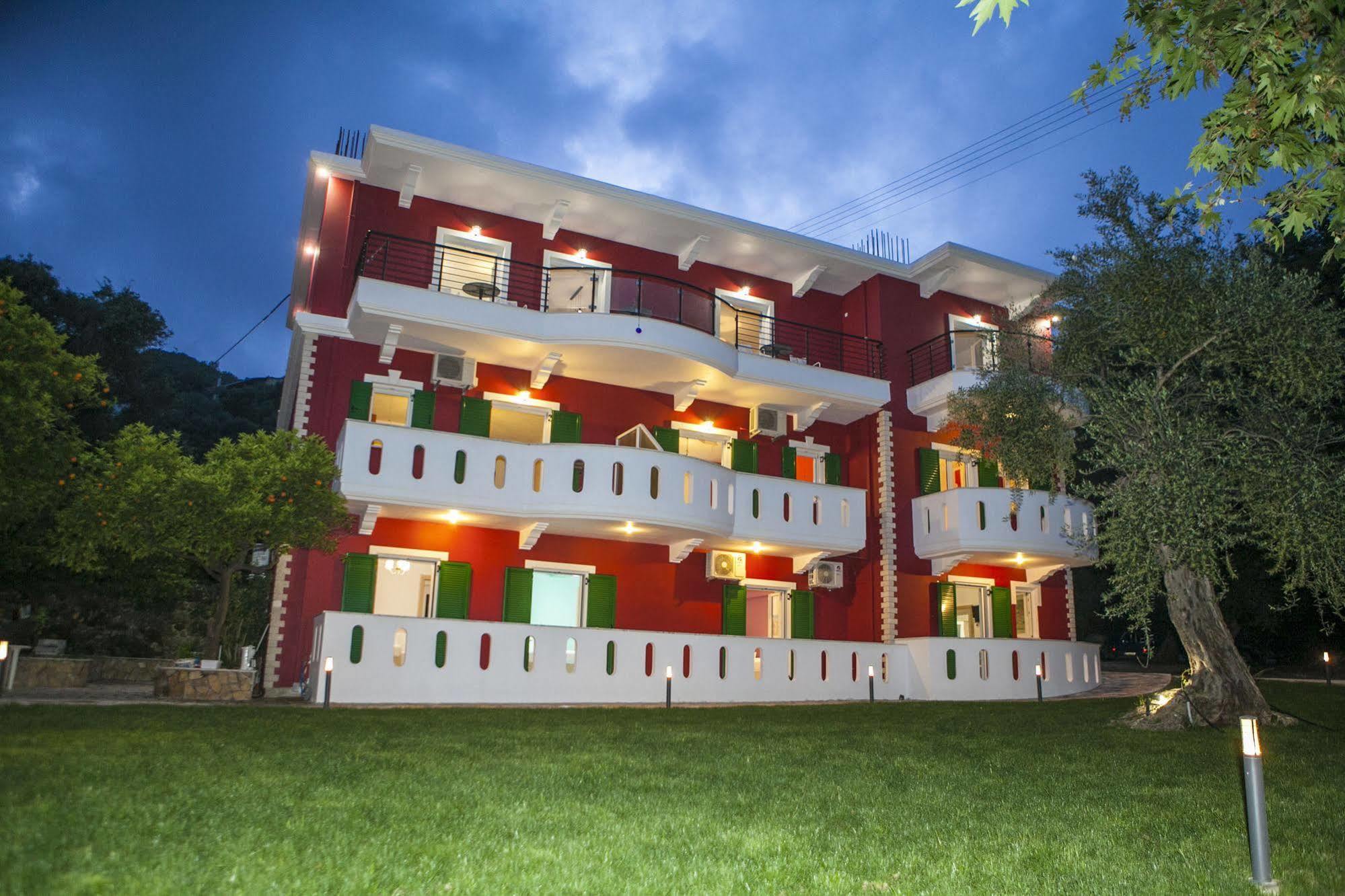 Aparthotel Oasis Exclusive Parga Esterno foto