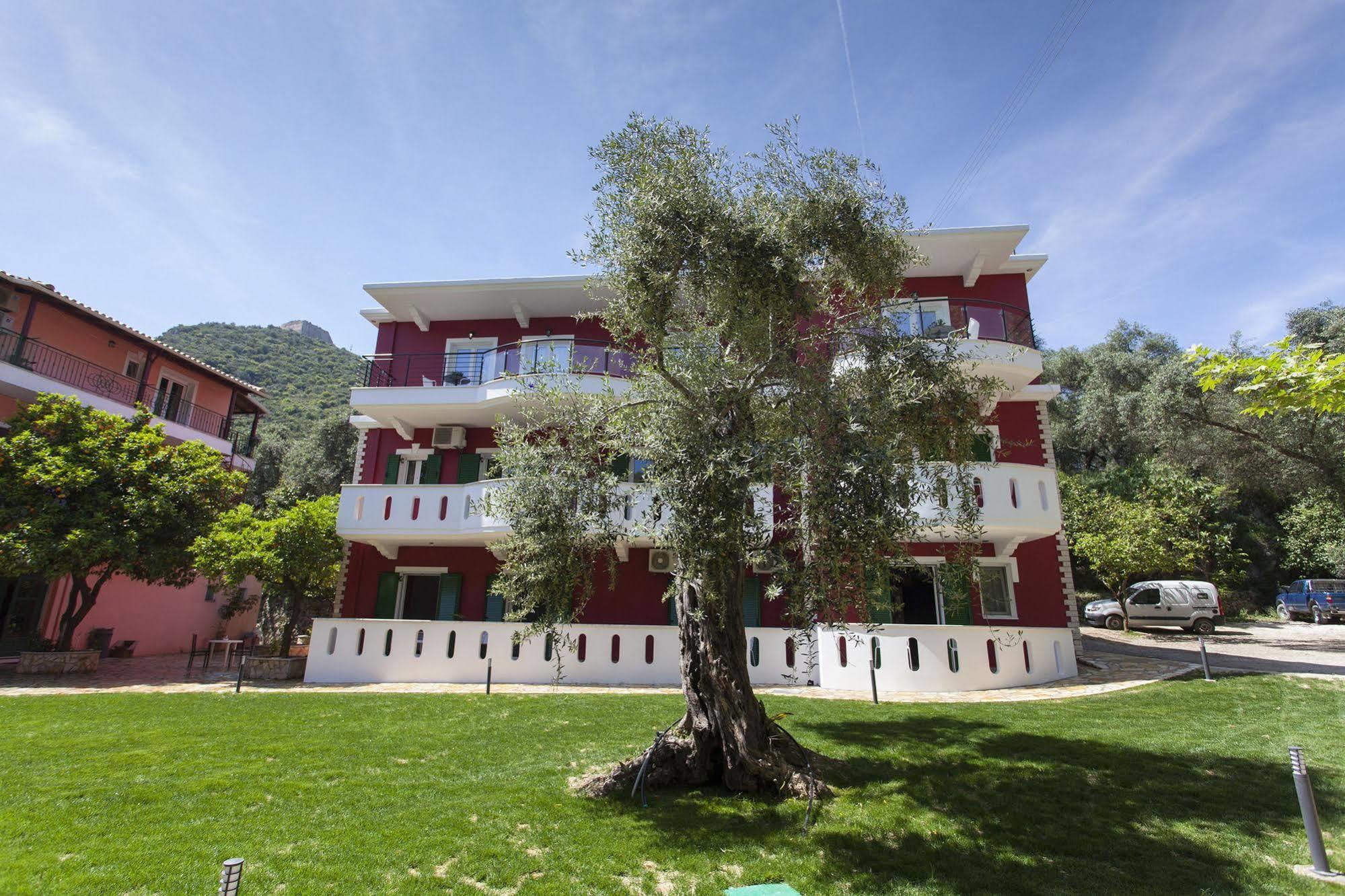Aparthotel Oasis Exclusive Parga Esterno foto