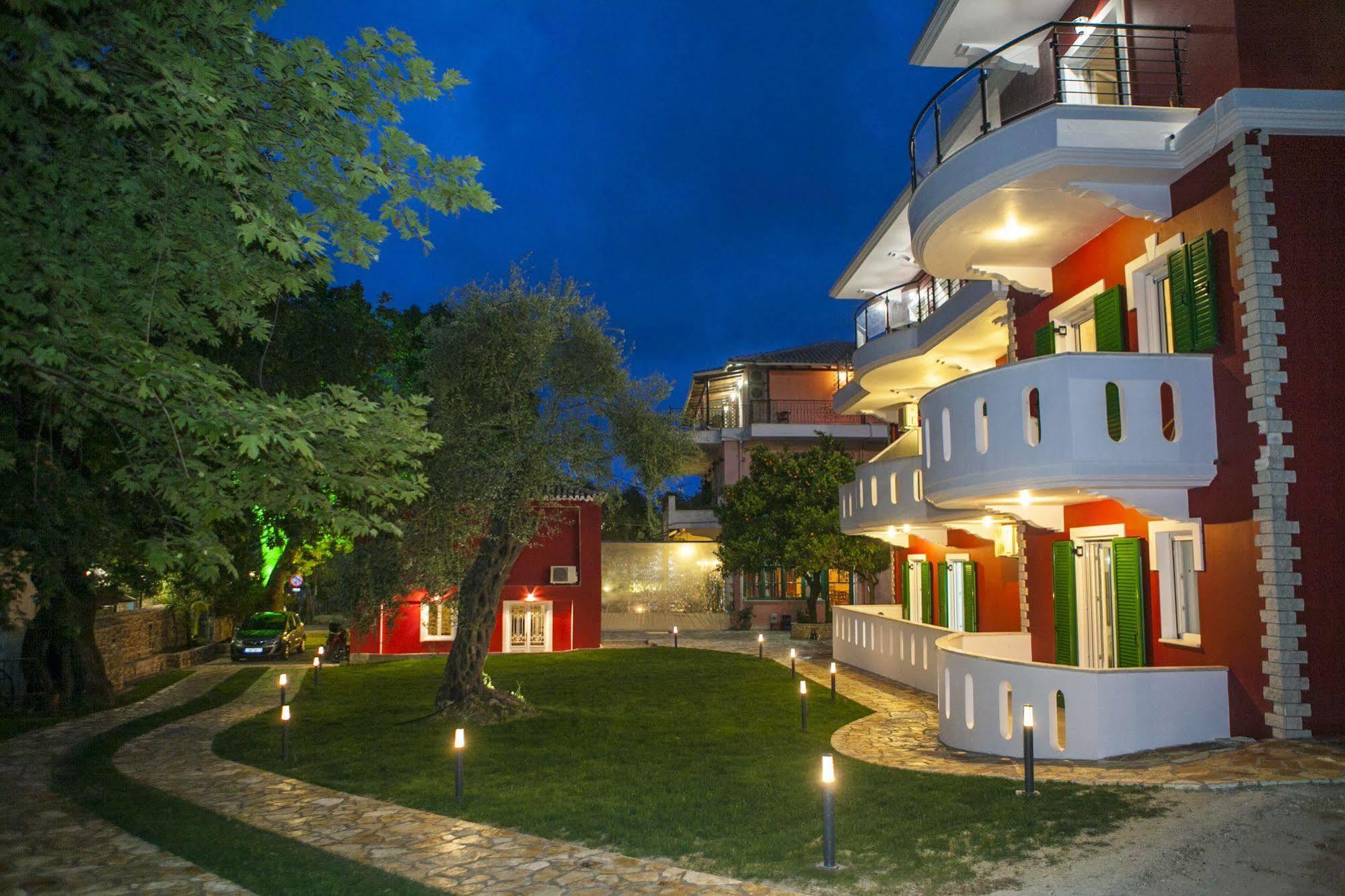 Aparthotel Oasis Exclusive Parga Esterno foto