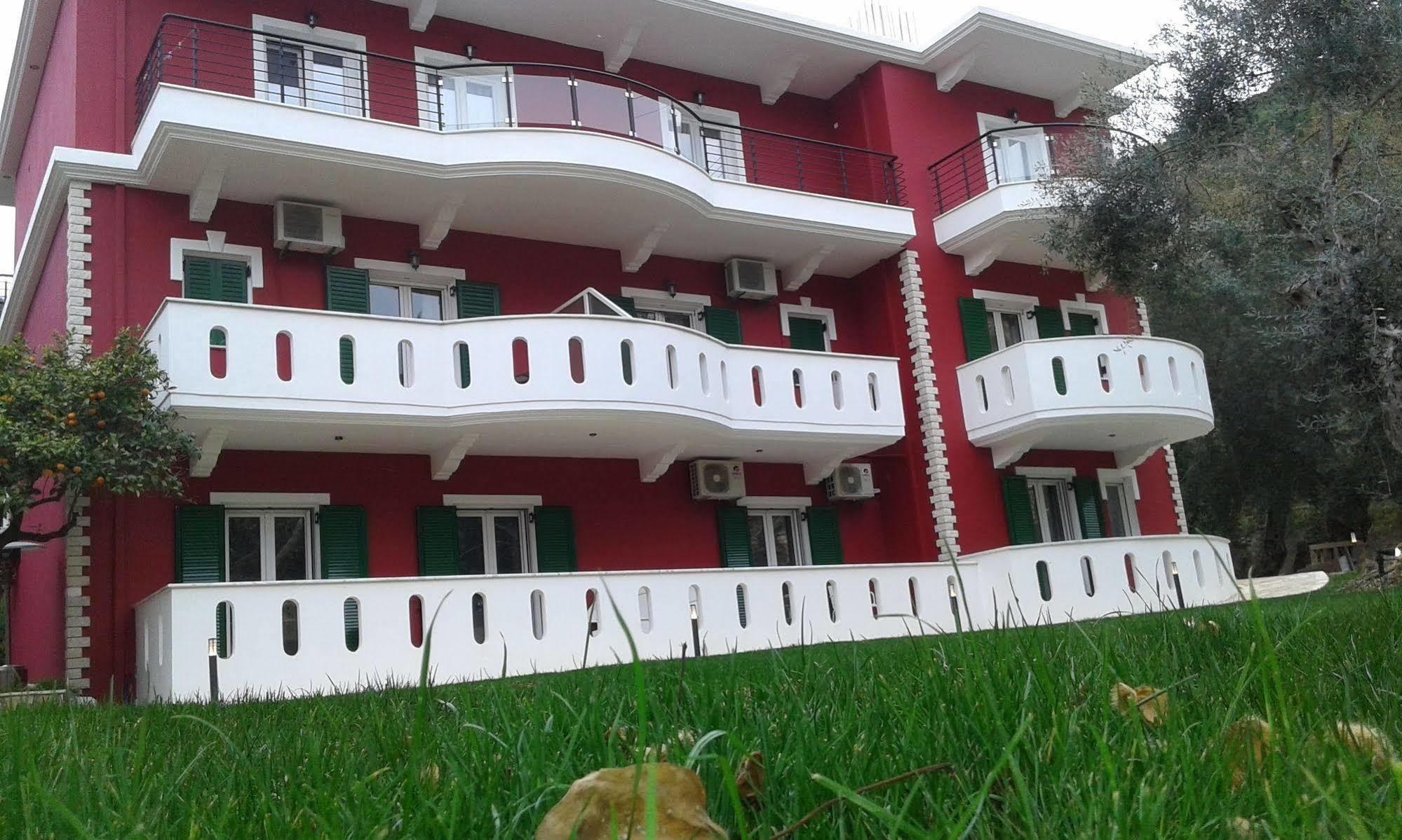 Aparthotel Oasis Exclusive Parga Esterno foto