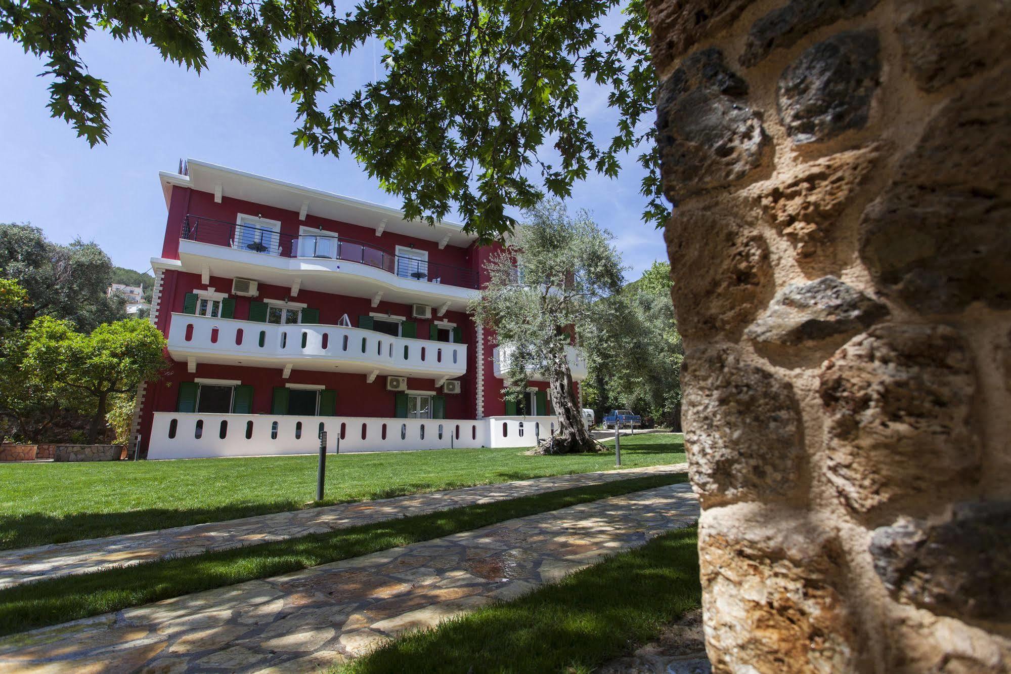 Aparthotel Oasis Exclusive Parga Esterno foto