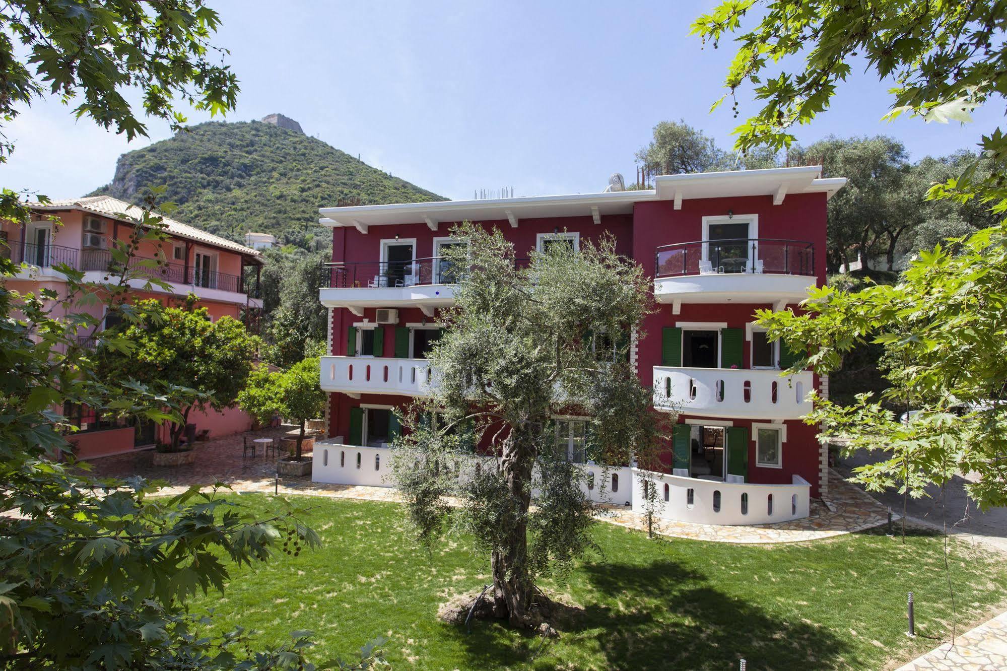 Aparthotel Oasis Exclusive Parga Esterno foto