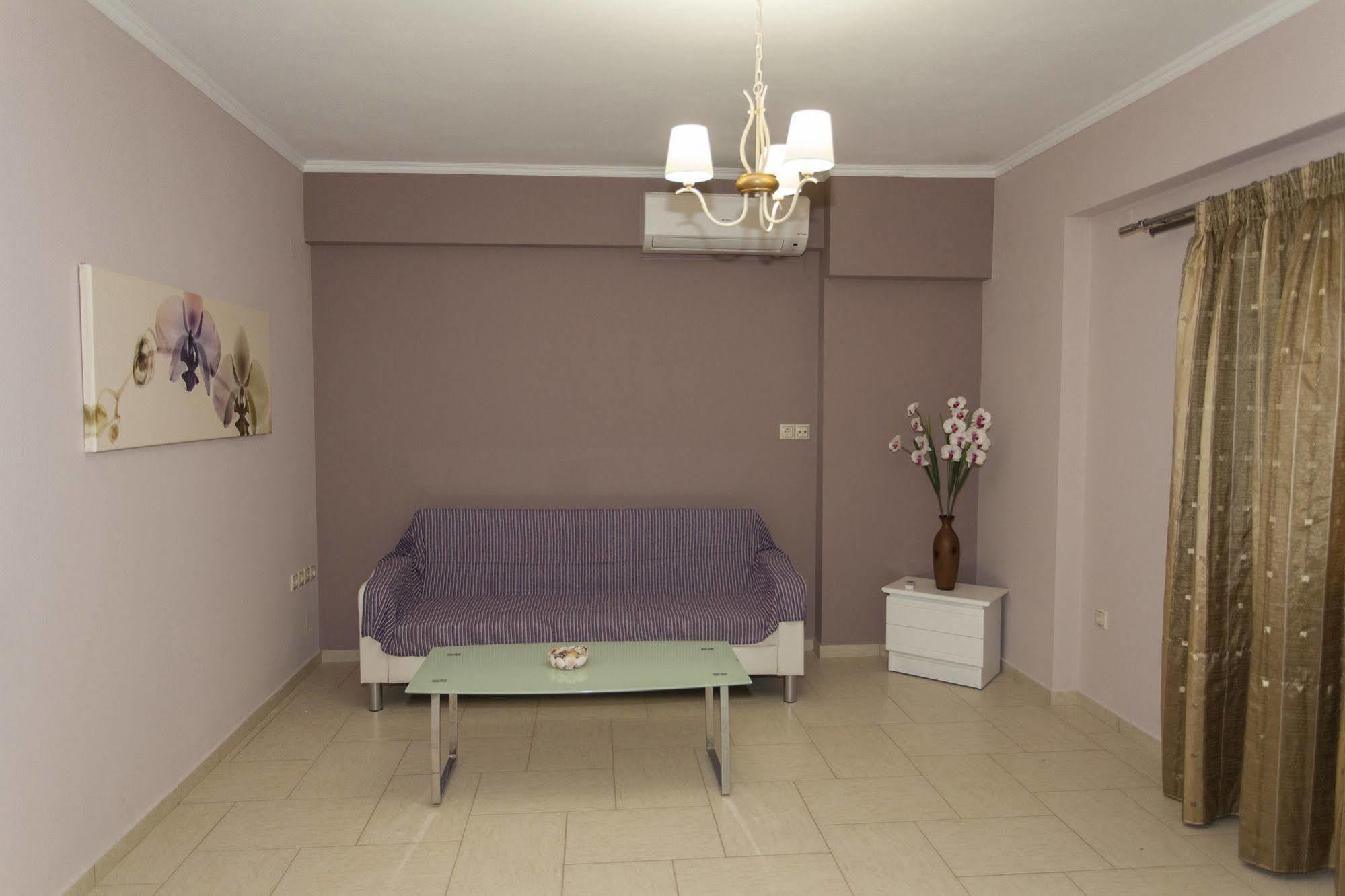 Aparthotel Oasis Exclusive Parga Esterno foto