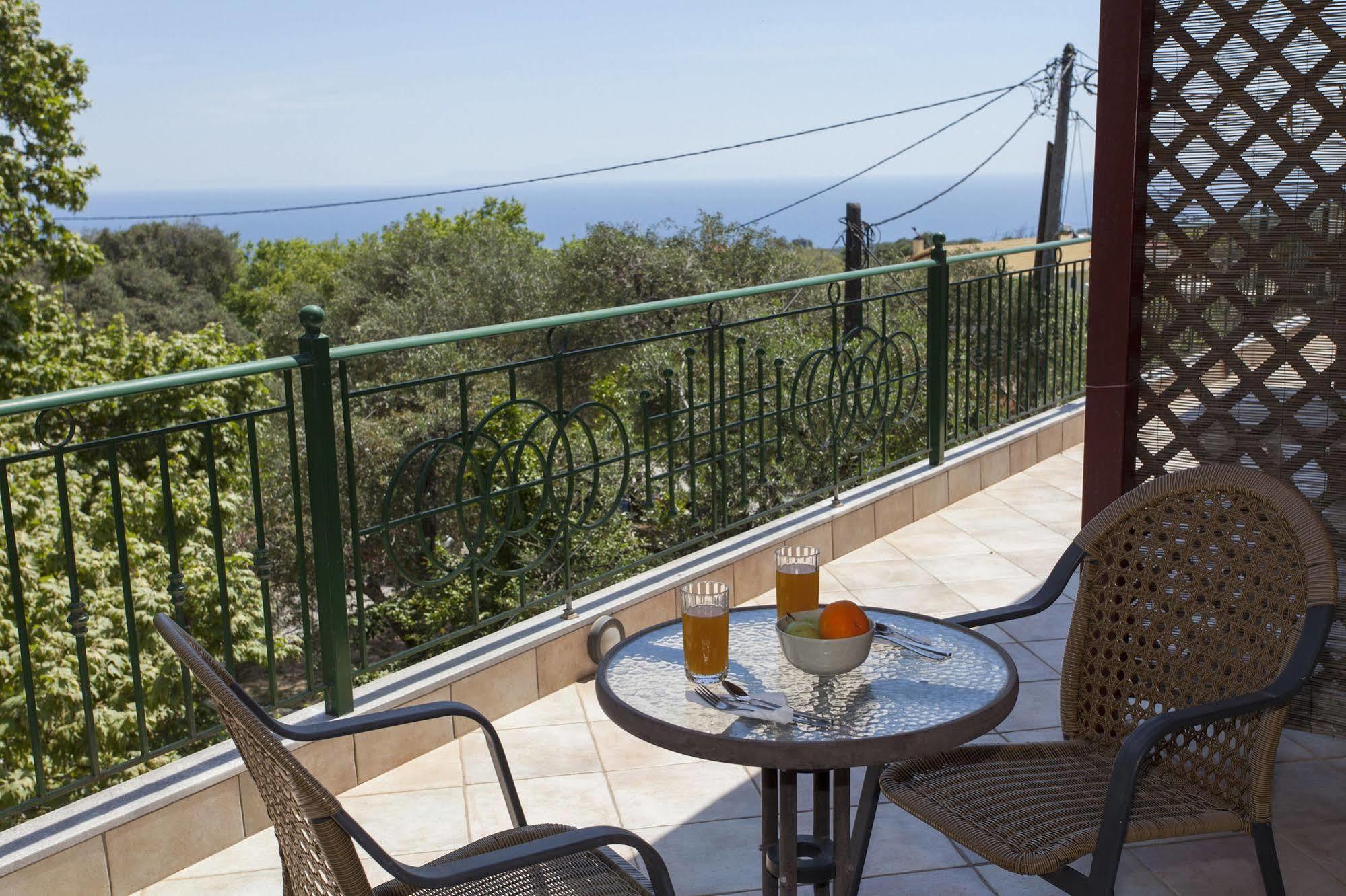 Aparthotel Oasis Exclusive Parga Esterno foto
