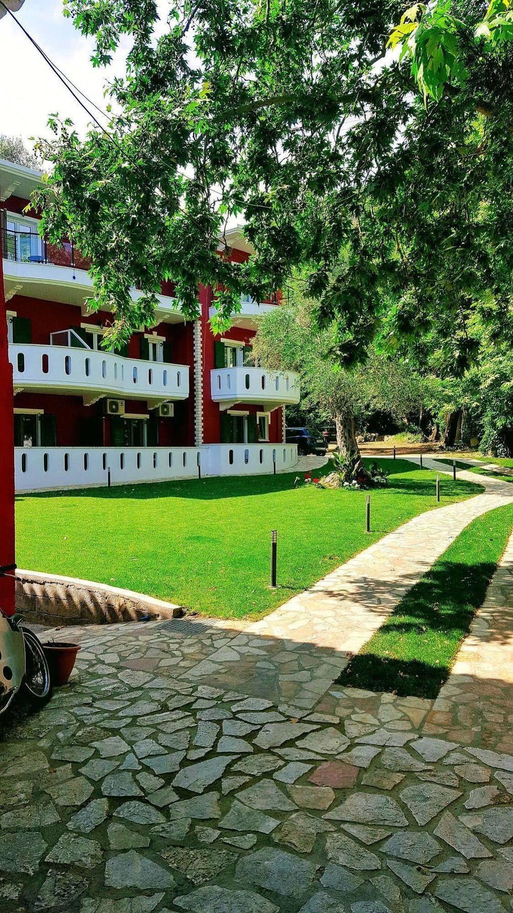 Aparthotel Oasis Exclusive Parga Esterno foto