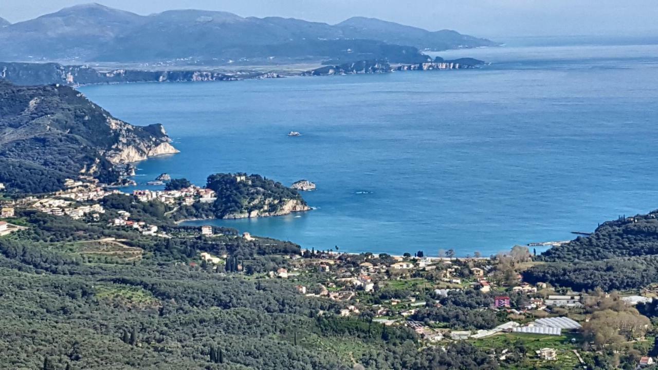 Aparthotel Oasis Exclusive Parga Esterno foto