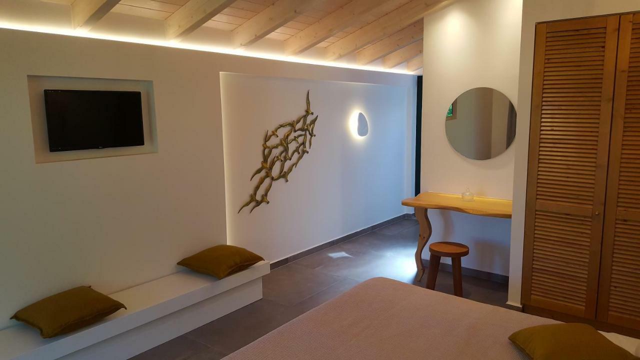 Aparthotel Oasis Exclusive Parga Esterno foto